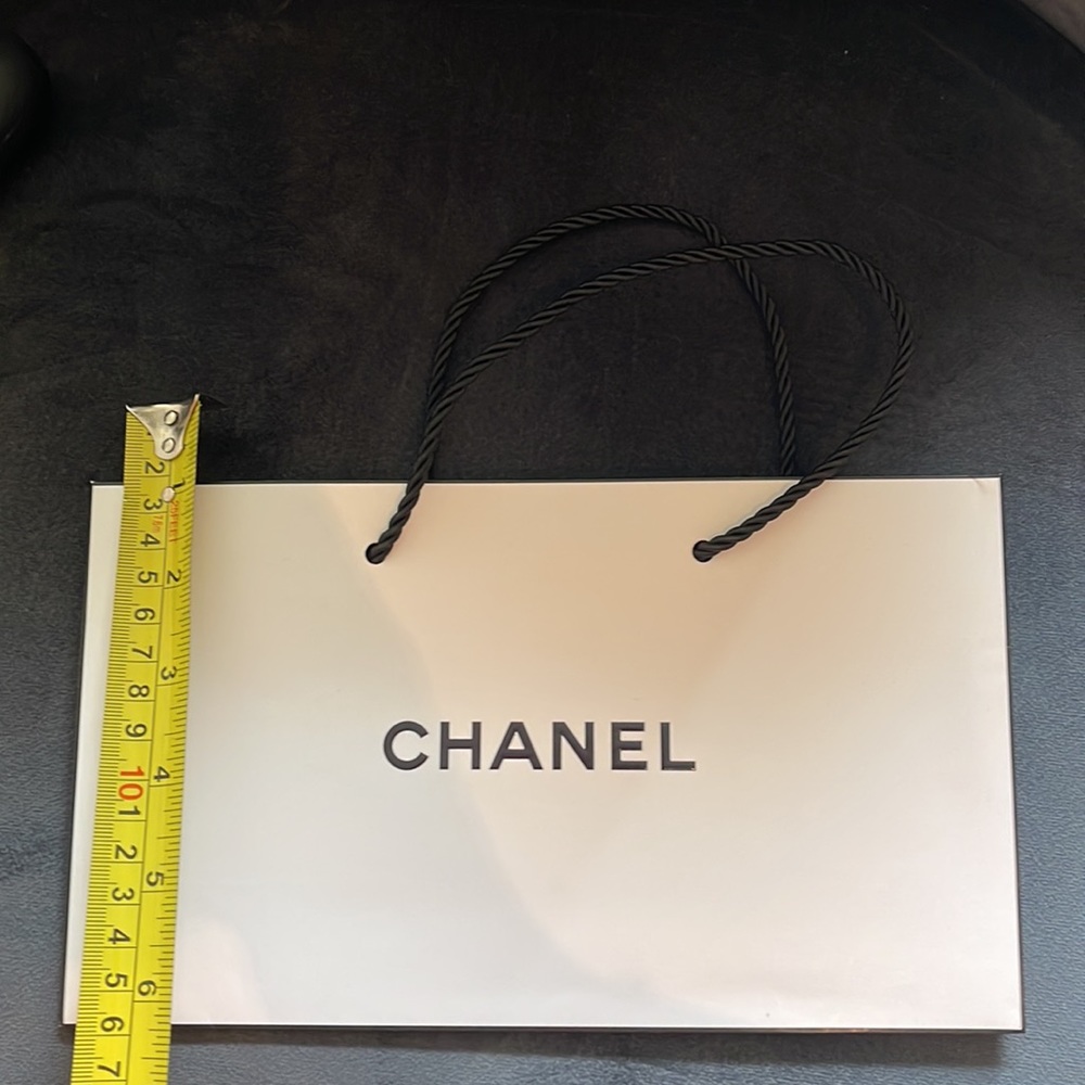 Chanel - Picture 3 of 3